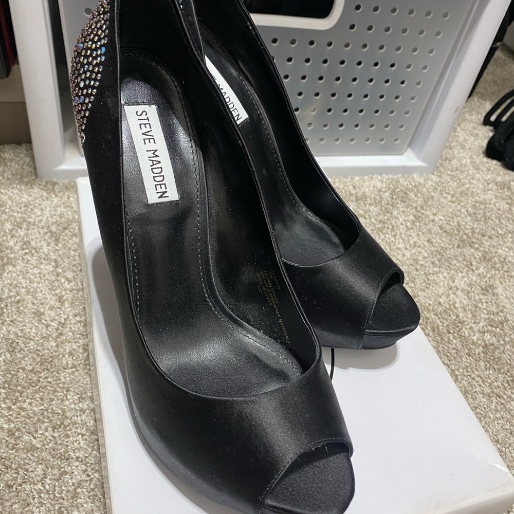 Steve Madden Rhinestone Playy R Heels - Picture 3 of 6